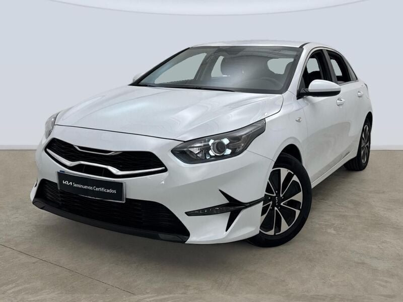 Blanco Usado 2024 Kia Ceed Berlina | 19.345 € (Buen precio) - Imagen 1/4