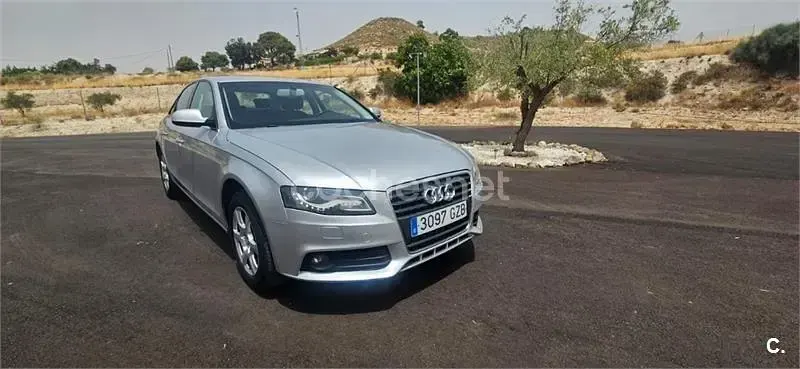 Usado Audi A4 180 CV (132 kW) 2010 Gris / plata Berlina