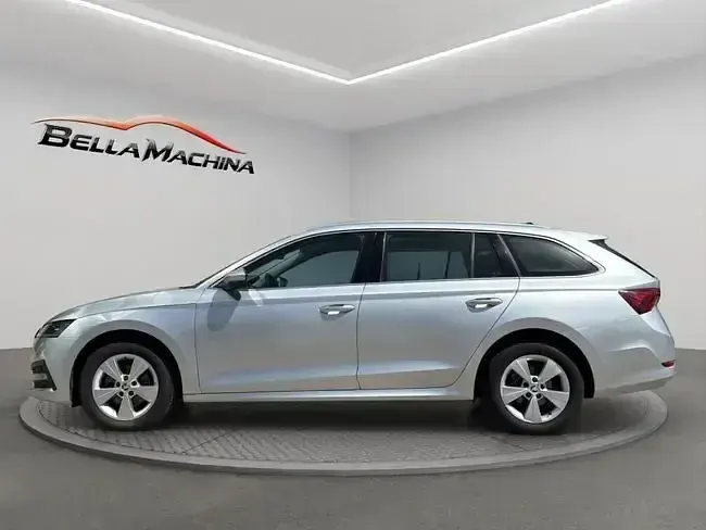 Usado Skoda Octavia Ambition 150 CV (110 kW) 2022 Gris Familiar