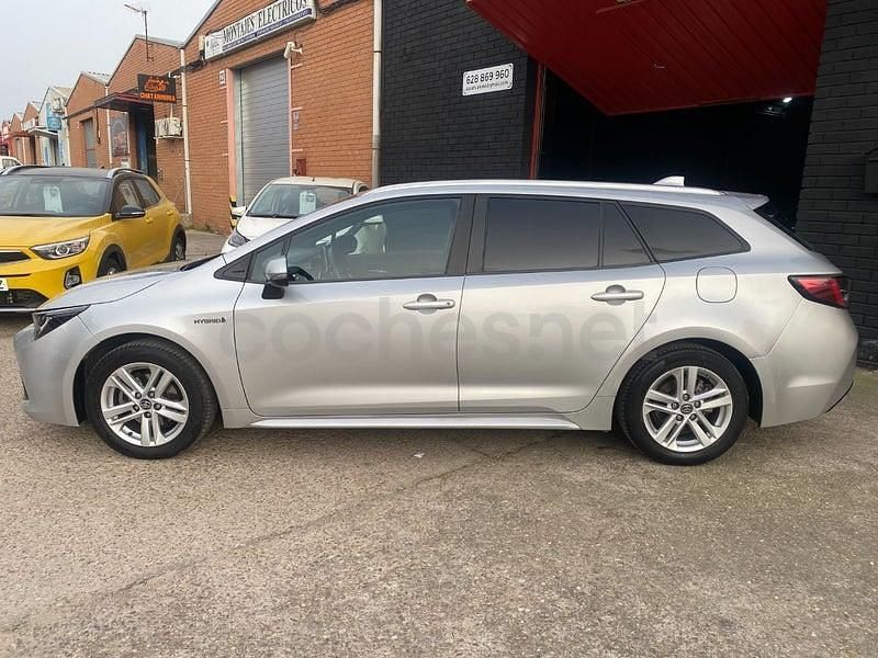 Usado Toyota Corolla Business Edition 122 CV (89 kW) 2020 Gris / plata Familiar