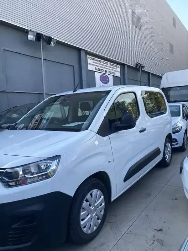 Usado Citroën Berlingo Live 76 CV (55 kW) 2020 Amarillo Monovolumen