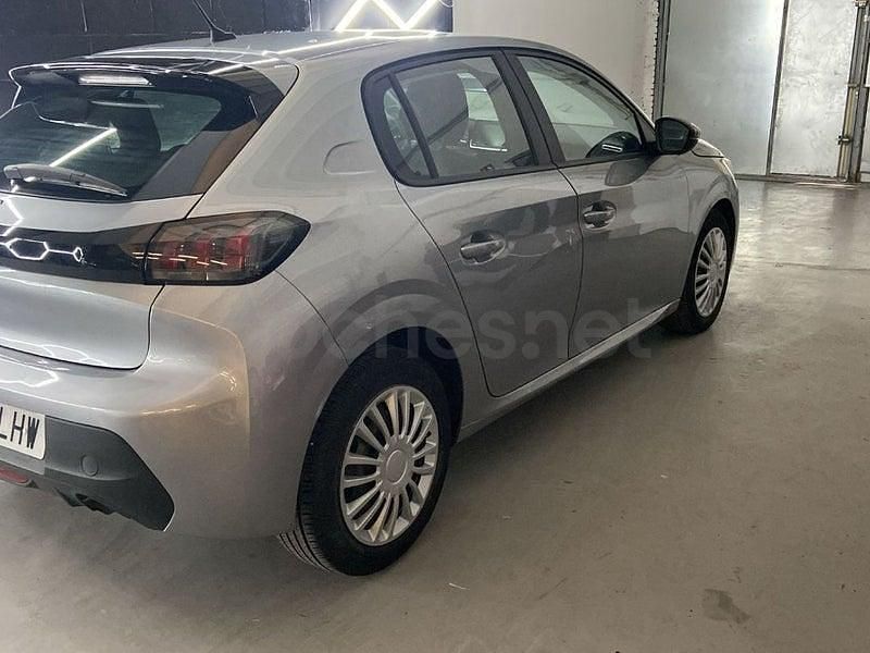 Usado Peugeot 208 Allure 100 CV (73 kW) 2020 Gris / plata Utilitario