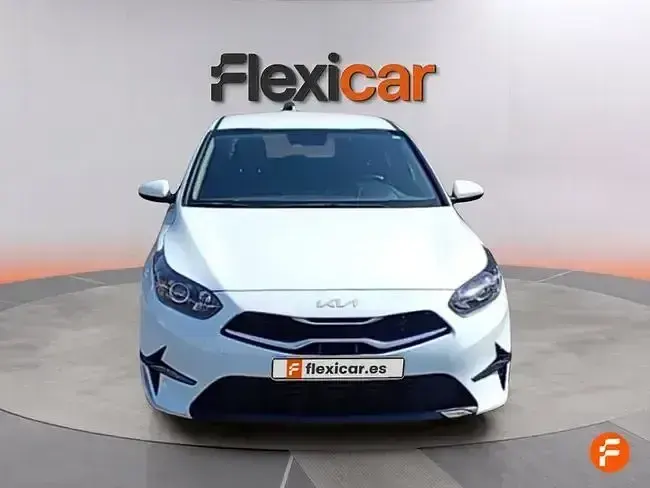 Usado Kia Ceed 136 CV (100 kW) 2023 Blanco Utilitario