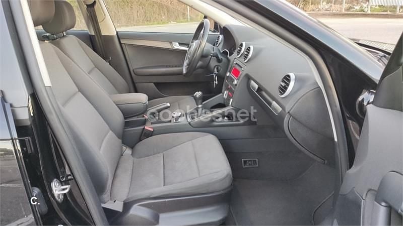 Usado Audi A3 Attraction 105 CV (77 kW) 2010 Negro Berlina