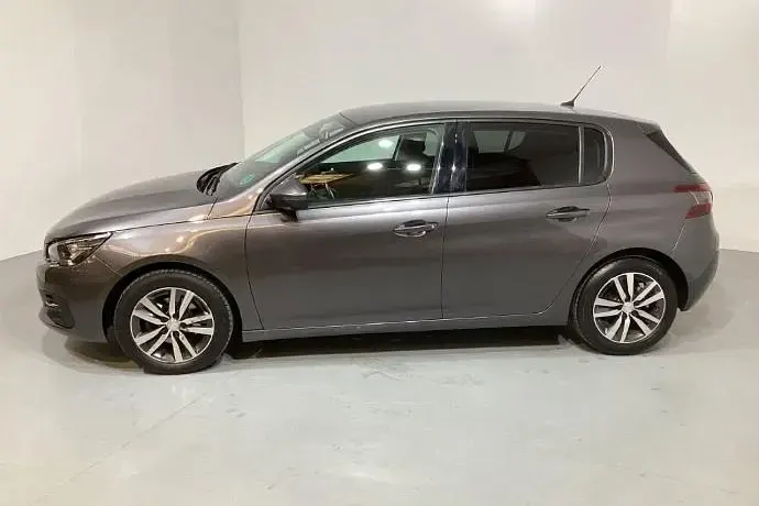 Usado Peugeot 308 Style 130 CV (95 kW) 2021 Gris / plata Berlina