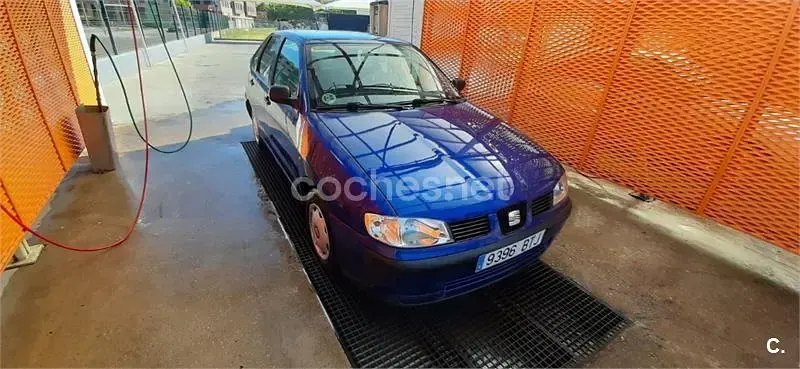 Usado Seat Cordoba 60 CV (44 kW) 2002 Azul Berlina