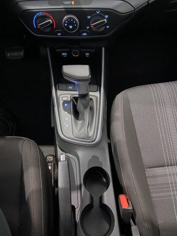 Usado Hyundai i20 100 CV (73 kW) 2025 Azul vibrant Utilitario