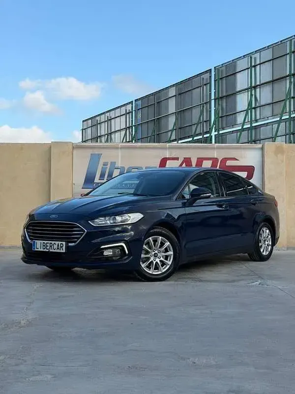 Usado Ford Mondeo Titanium 186 CV (136 kW) 2021 Azul Berlina
