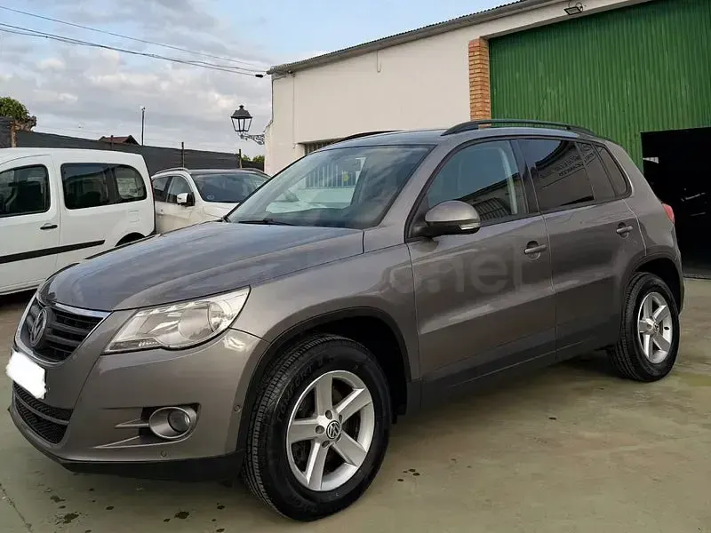 Usado VW Tiguan 140 CV (102 kW) 2008 Marrón SUV