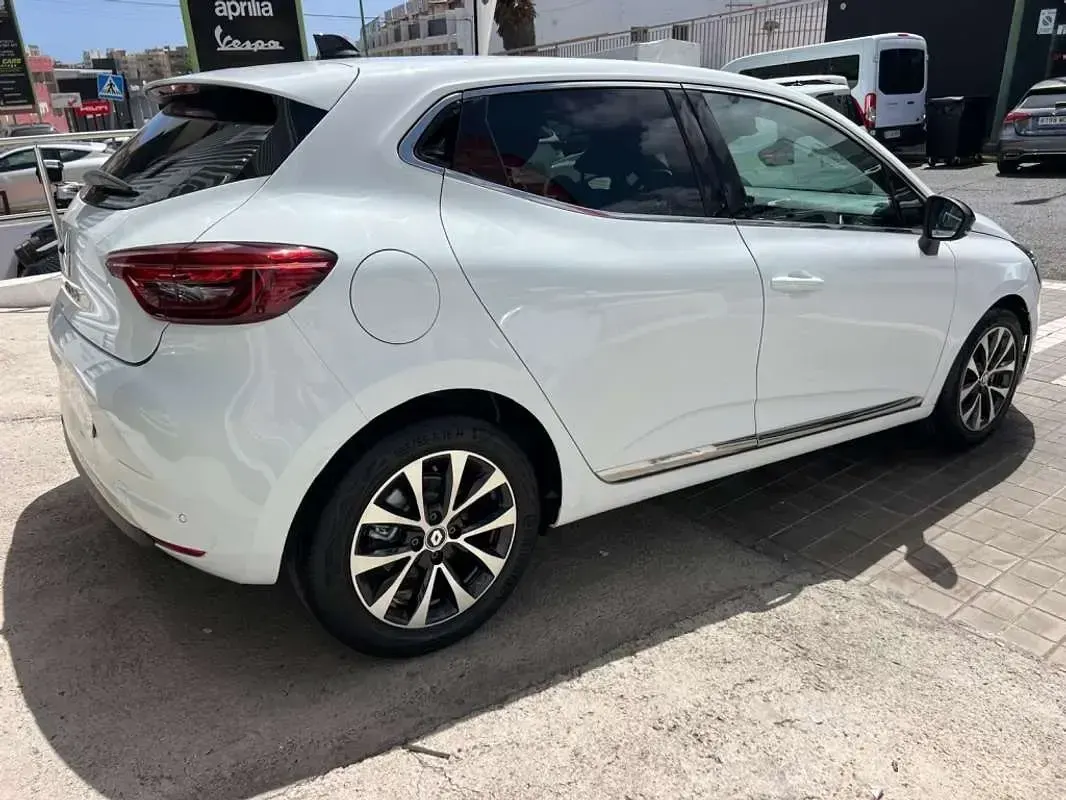 Usado Renault Clio Techno 101 CV (74 kW) 2024 Blanco Utilitario