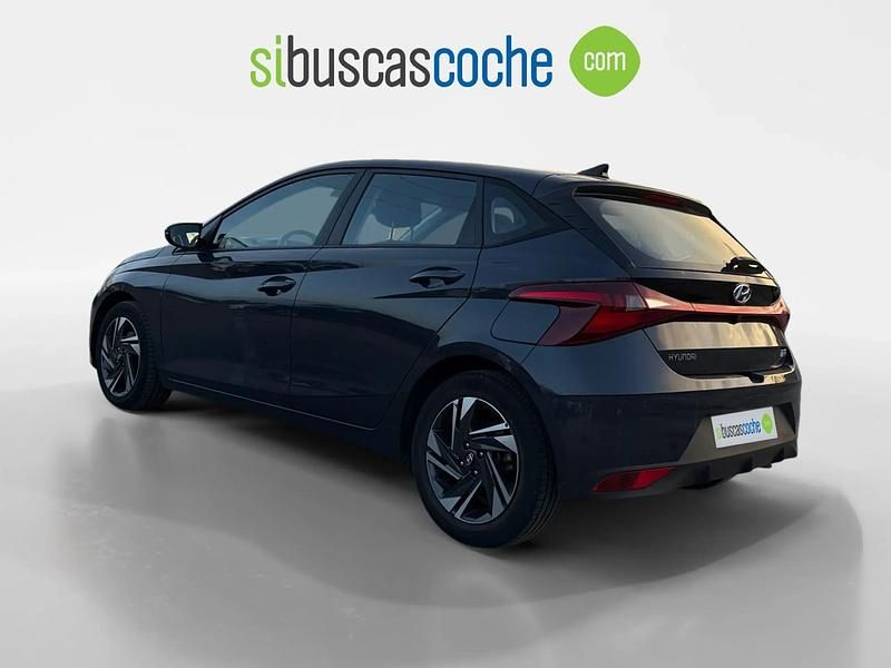 Usado Hyundai i20 100 CV (73 kW) 2022 Gris/plata Utilitario