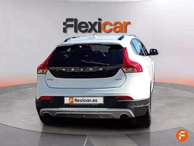 Usado Volvo V40 Momentum 150 CV (110 kW) 2017 Blanco