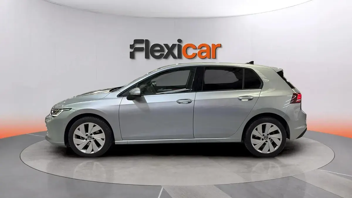 Usado VW Golf VIII 116 CV (85 kW) 2025 Gris Berlina