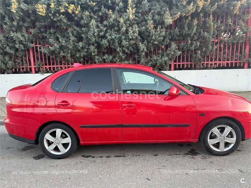 Usado Seat Cordoba Reference 105 CV (77 kW) 2007 Rojo Berlina