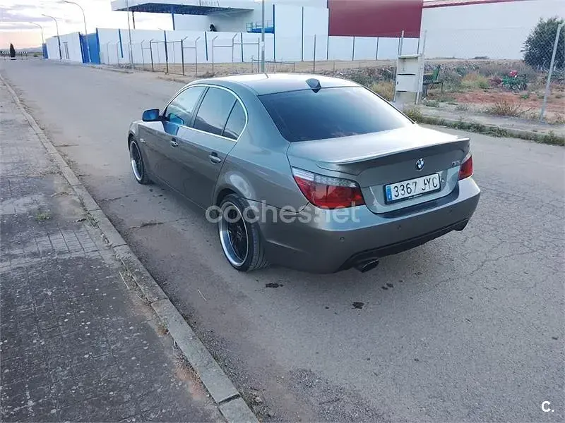 Usado BMW 530 193 CV (141 kW) 2004 Gris / plata Berlina