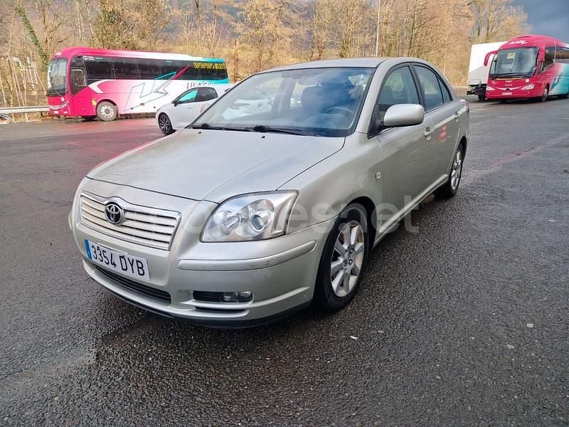 Usado Toyota Avensis Executive 150 CV (110 kW) 2006 Beige Berlina