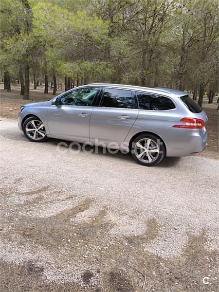 Usado Peugeot 308 SW Allure 115 CV (84 kW) 2014 Azul Familiar