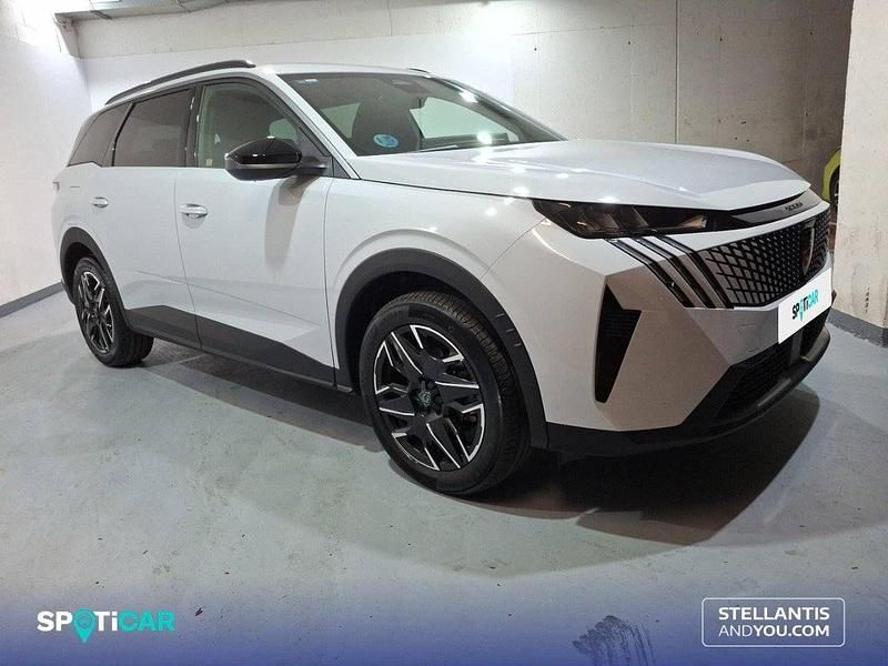 Usado Peugeot 5008 Allure 136 CV (100 kW) 2025 Blanco SUV