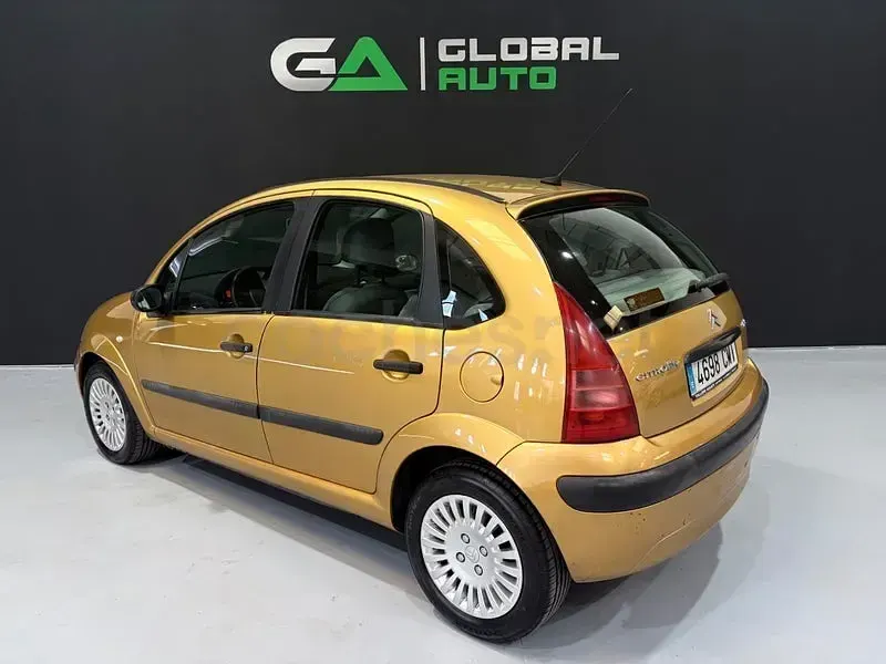 Usado Citroën C3 70 CV (51 kW) 2003 Naranja Berlina