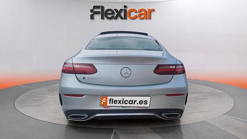 Usado Mercedes E220 194 CV (142 kW) 2018 Gris Coupe