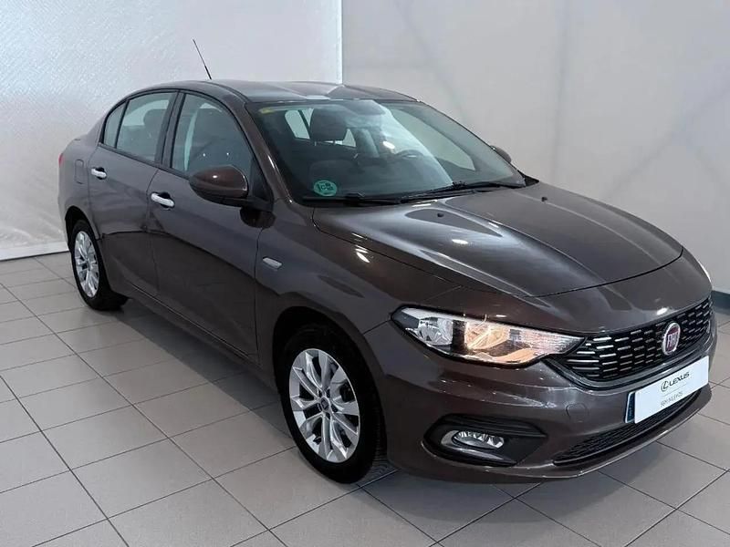 Usado Fiat Tipo Easy 95 HP (69 kW) 2016 Bege Sedan