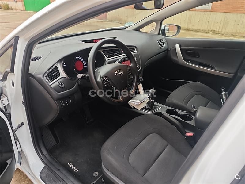 Usado Kia Ceed 100 CV (73 kW) 2015 Blanco Utilitario
