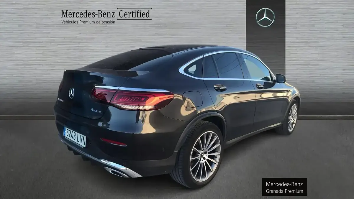 Usado Mercedes GLC220 AMG line 194 CV (142 kW) 2021 Gris grafito SUV