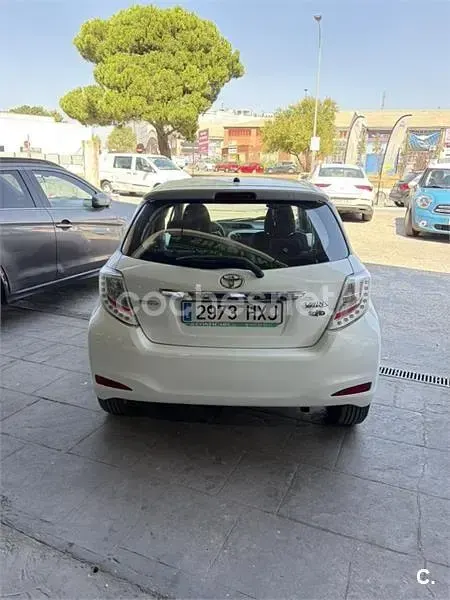 Usado Toyota Yaris SoHo 90 CV (66 kW) 2014 Blanco Utilitario