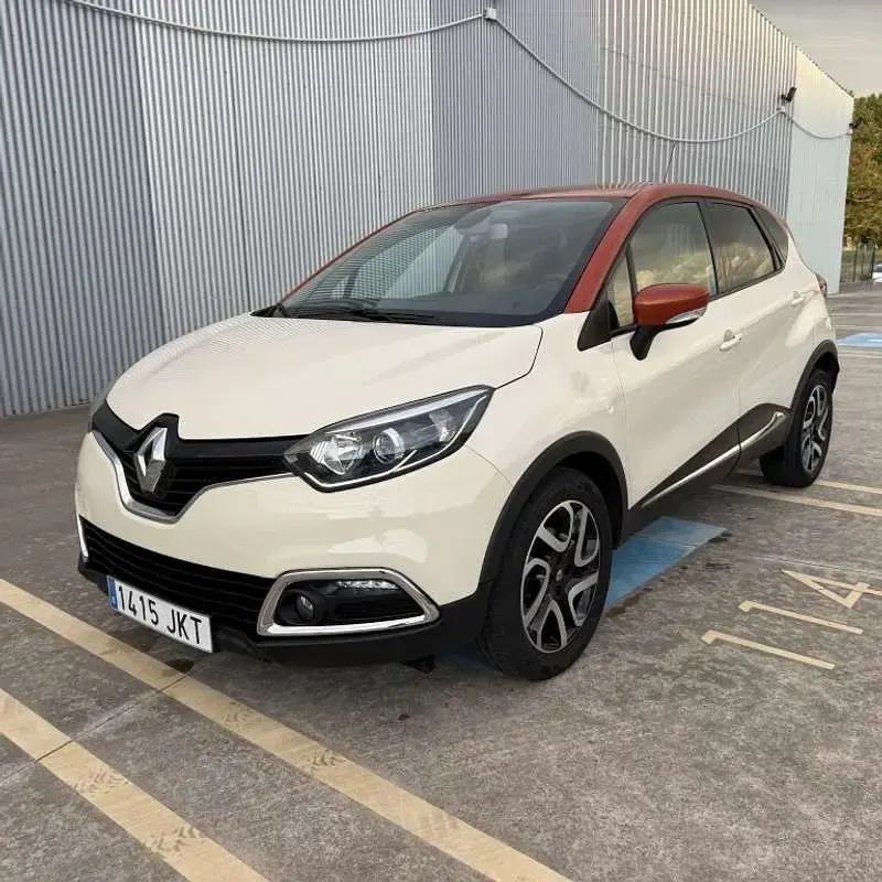 Usado Renault Captur Zen 110 CV (80 kW) 2015 Beige SUV