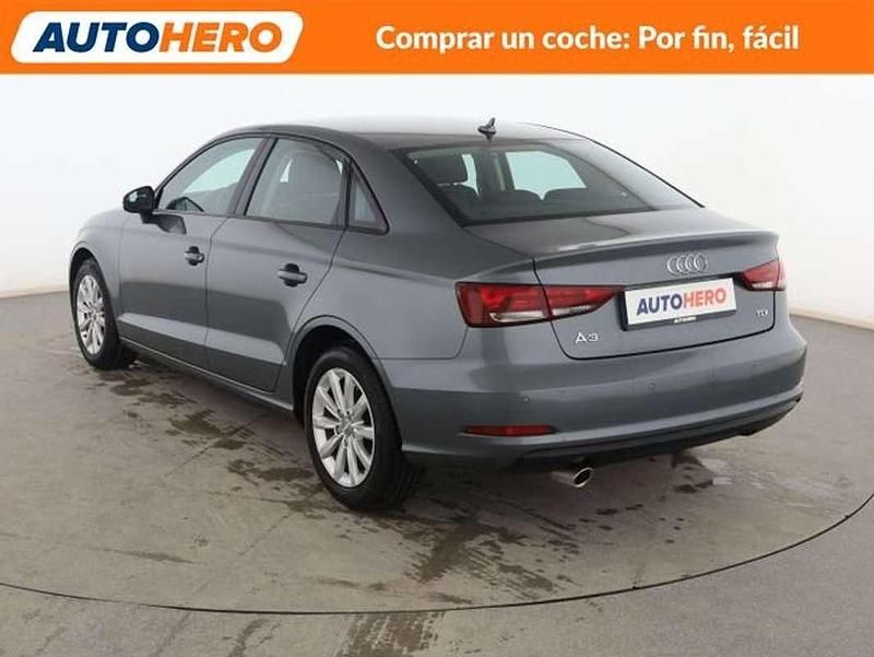 Usado Audi A3 Attraction 105 CV (77 kW) 2016 Gris Berlina