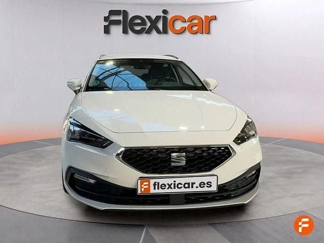 Usado Seat Leon Style 130 CV (95 kW) 2021 Blanco Familiar