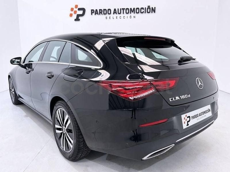 Usado Mercedes CLA200 Shooting Brake 150 CV (110 kW) 2021 Negro Familiar