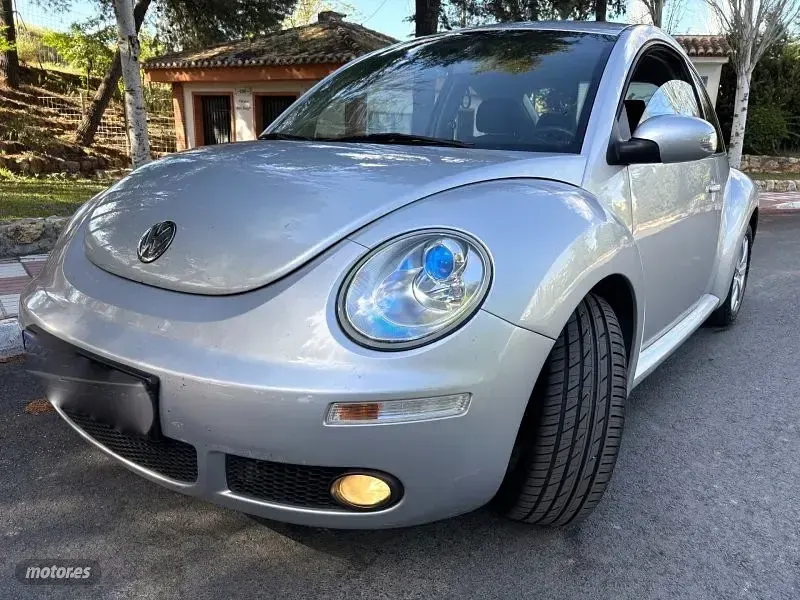 Usado VW Beetle 75 CV (55 kW) 2018 Plateado Utilitario
