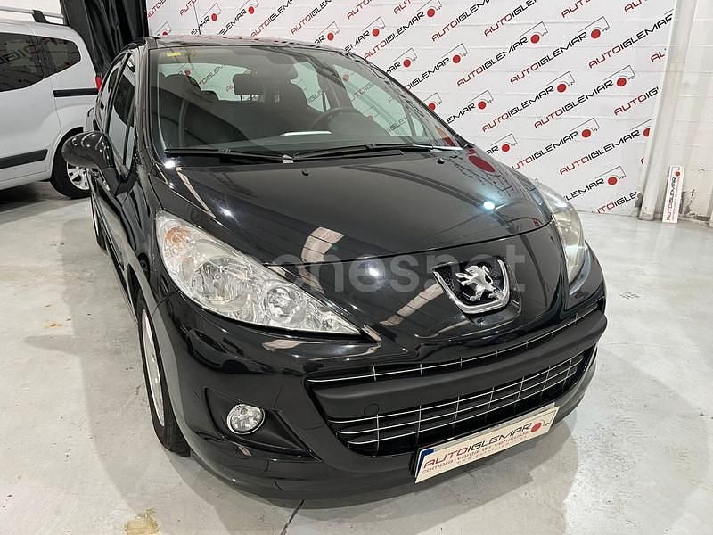 Usado Peugeot 207 Active 70 CV (51 kW) 2012 Negro Berlina