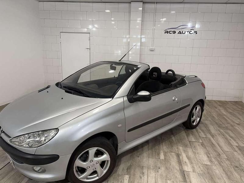 Gris Usado 2002 Peugeot 206 CC Descapotable | 4950 € (Un poco caro) - Imagen 1/4