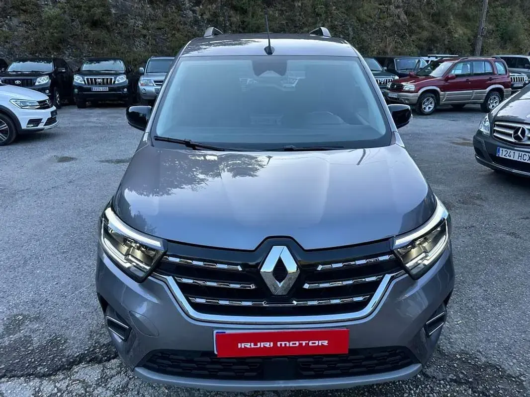 Usado Renault Kangoo Techno 95 CV (69 kW) 2023 Gris Monovolumen