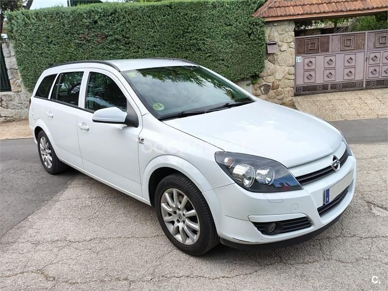 Usado Opel Astra Enjoy 100 CV (73 kW) 2005 Blanco Familiar