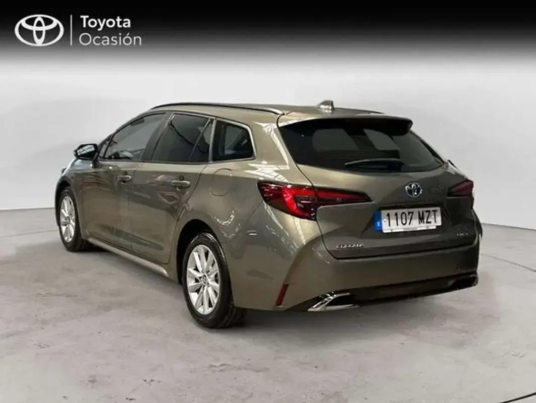Nuevo Toyota Corolla Active 140 CV (102 kW) 2025 Marrón Familiar