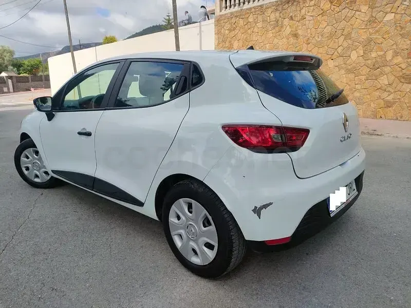 Usado Renault Clio IV Business 75 CV (55 kW) 2016 Blanco Berlina