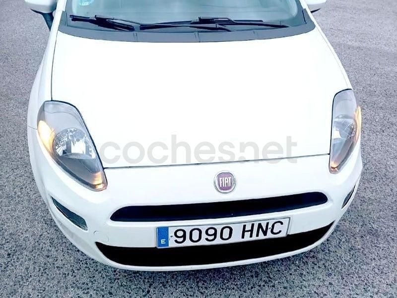 Usado Fiat Punto Pop 69 CV (50 kW) 2012 Blanco Utilitario