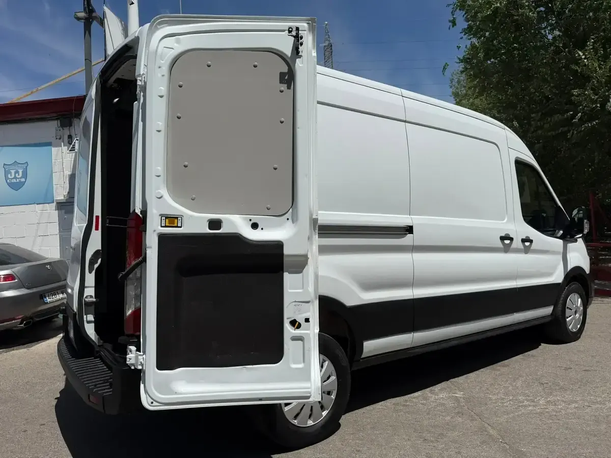 Usado Ford Transit Trend 130 CV (95 kW) 2022 Blanco Van