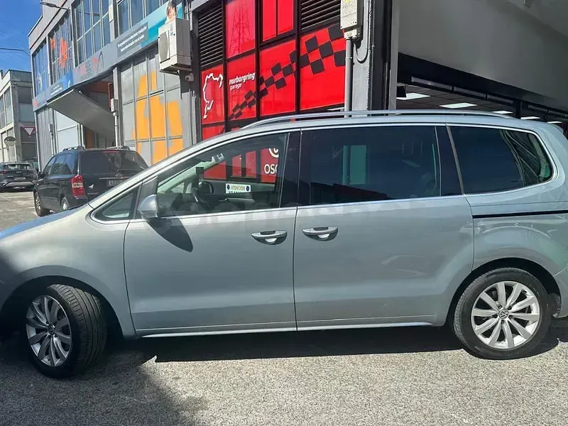 Usado VW Sharan Advance 170 CV (125 kW) 2012 Gris Monovolumen
