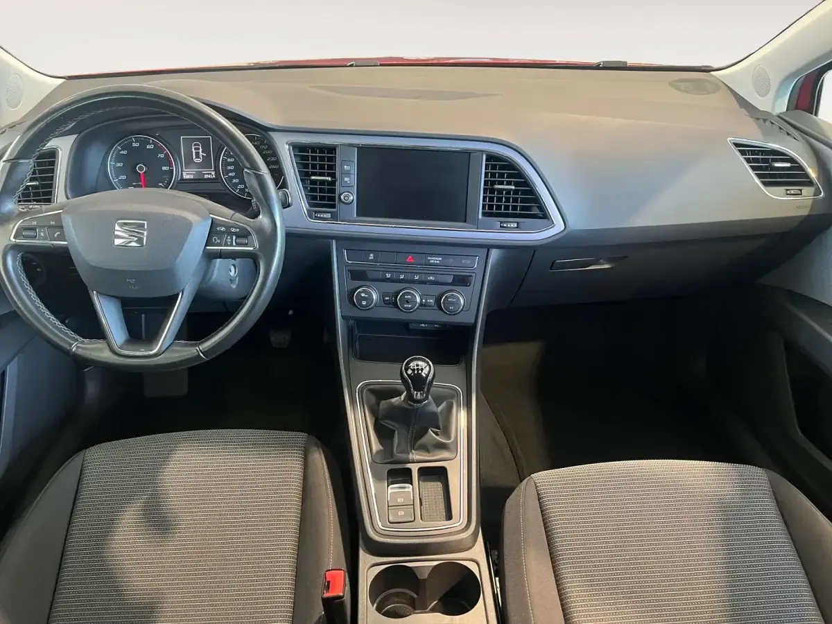 Usado Seat Leon Style 110 CV (80 kW) 2017 Rojo