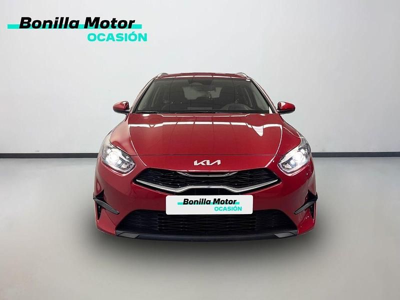 Usado Kia Ceed Style 100 CV (73 kW) 2025 Rojo Utilitario
