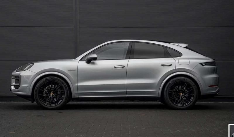 Usado Porsche Cayenne 470 CV (345 kW) 2024 Plateado SUV