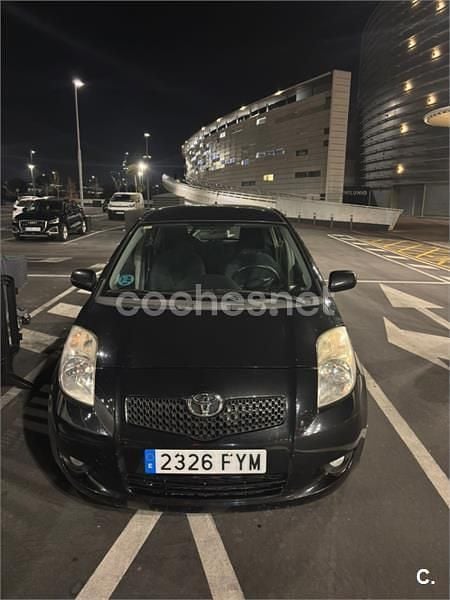 Negro Usado 2007 Toyota Yaris Berlina | 4150 € (Precio justo) - Imagen 1/4