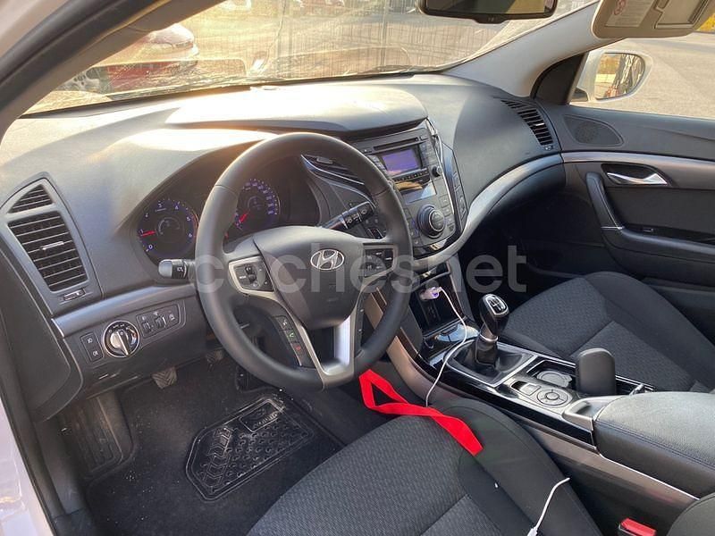 Usado Hyundai i40 115 CV (84 kW) 2013 Blanco Berlina