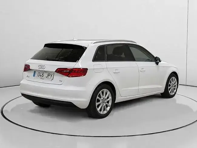 Usado Audi A3 Attraction 110 CV (80 kW) 2016 Blanco Utilitario