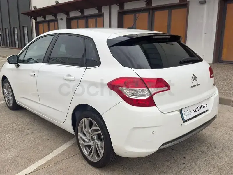 Usado Citroën C4 92 CV (67 kW) 2012 Blanco Berlina