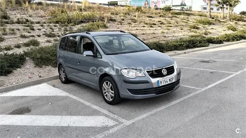 Usado VW Touran Edition 105 CV (77 kW) 2007 Gris / plata Monovolumen